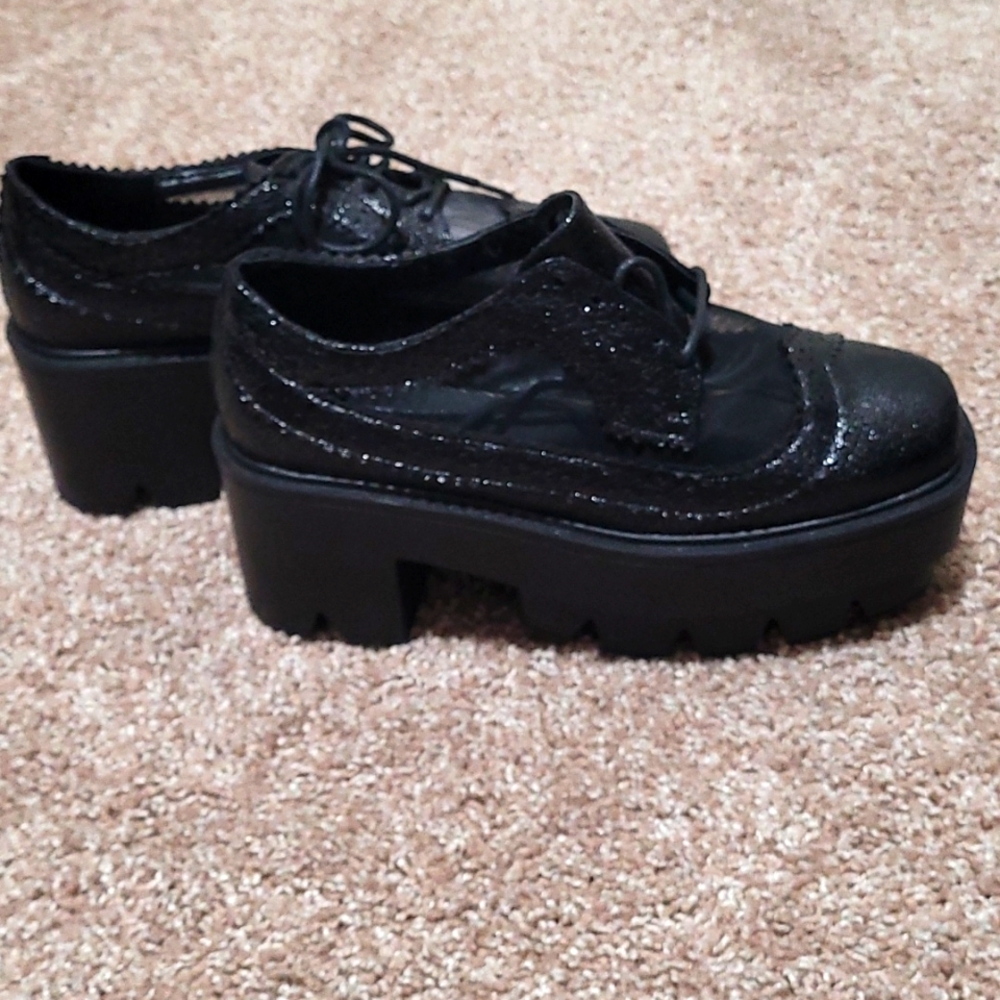 Platform Shoes - Picture 2 of 3